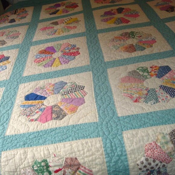 VTG Handmade Dresden Plate Quilt 68” X 88” Full/Queen Grandma SEE 10 PICS, NICE! - Picture 3 of 10